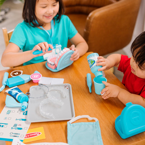 Melissa & Doug Super Smile Dentist Kit Play Set